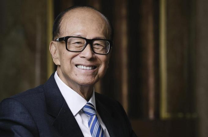 Hong Kong Tycoon Li Ka-shing Ventures Deeper Into Tech